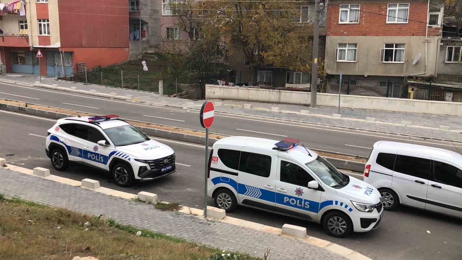 Bıçak çeken oğlunu silahla vurdu
