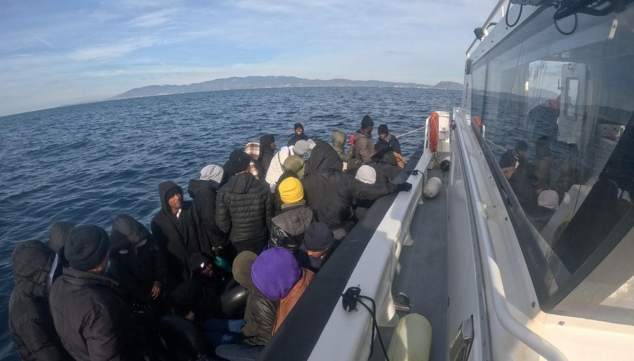 İzmir açıklarında kaçak göçmen yoğunluğu
