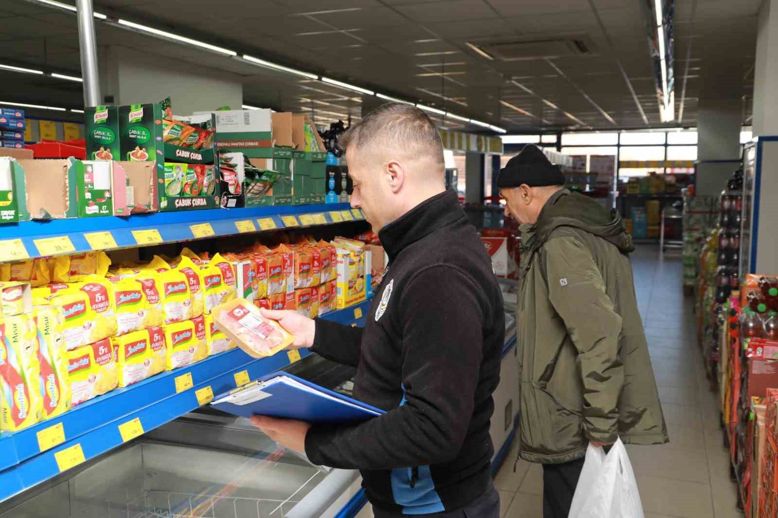 Burhaniye Belediyesi’nden marketlerde sıkı denetim
