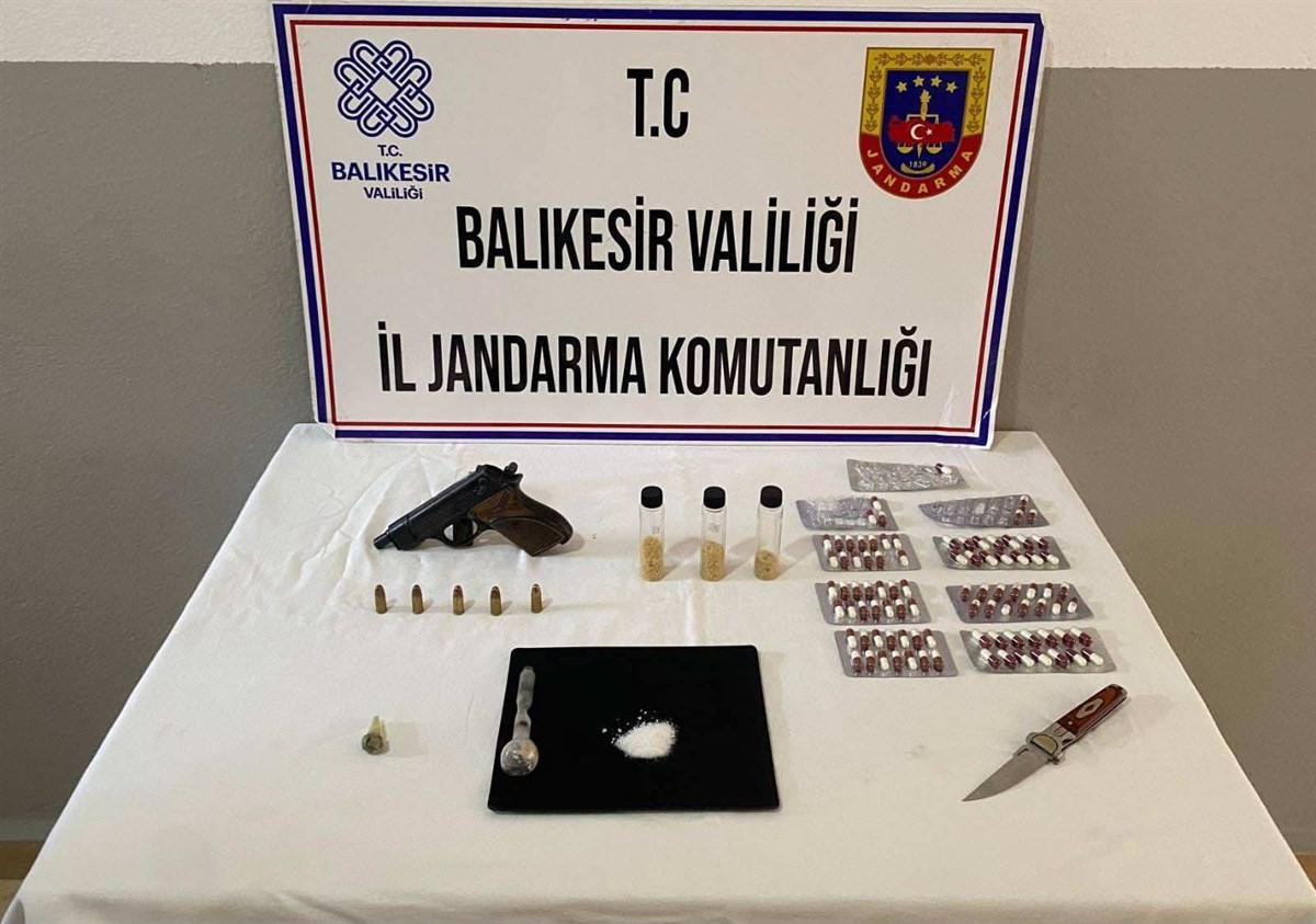 Balıkesir gerçekleştirilen uyuşturucu operasyonunda 18 kişi yakalandı
