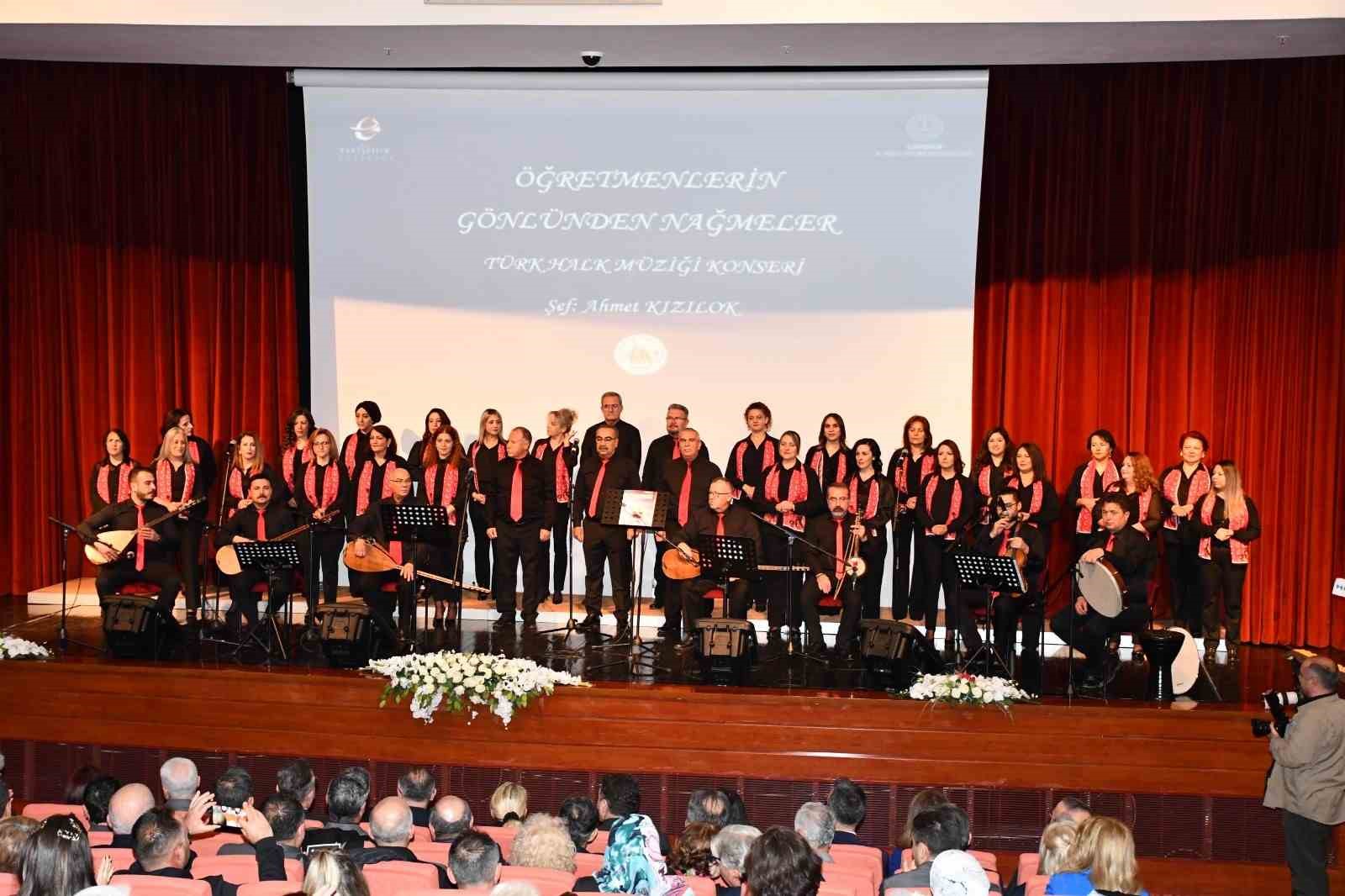 Öğretmenlerden coşkulu konser
