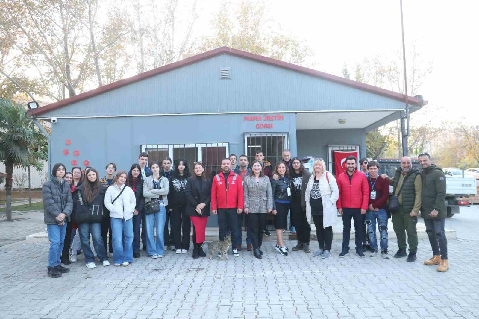 Erasmus öğrencileri Merkezefendi’nin geri dönüşüm tesislerini inceledi
