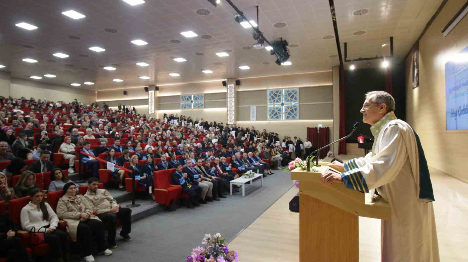 Diş hekimliği öğrencileri önlüklerini giydi
