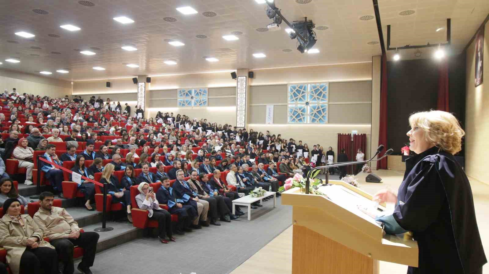 Diş hekimliği öğrencileri önlüklerini giydi
