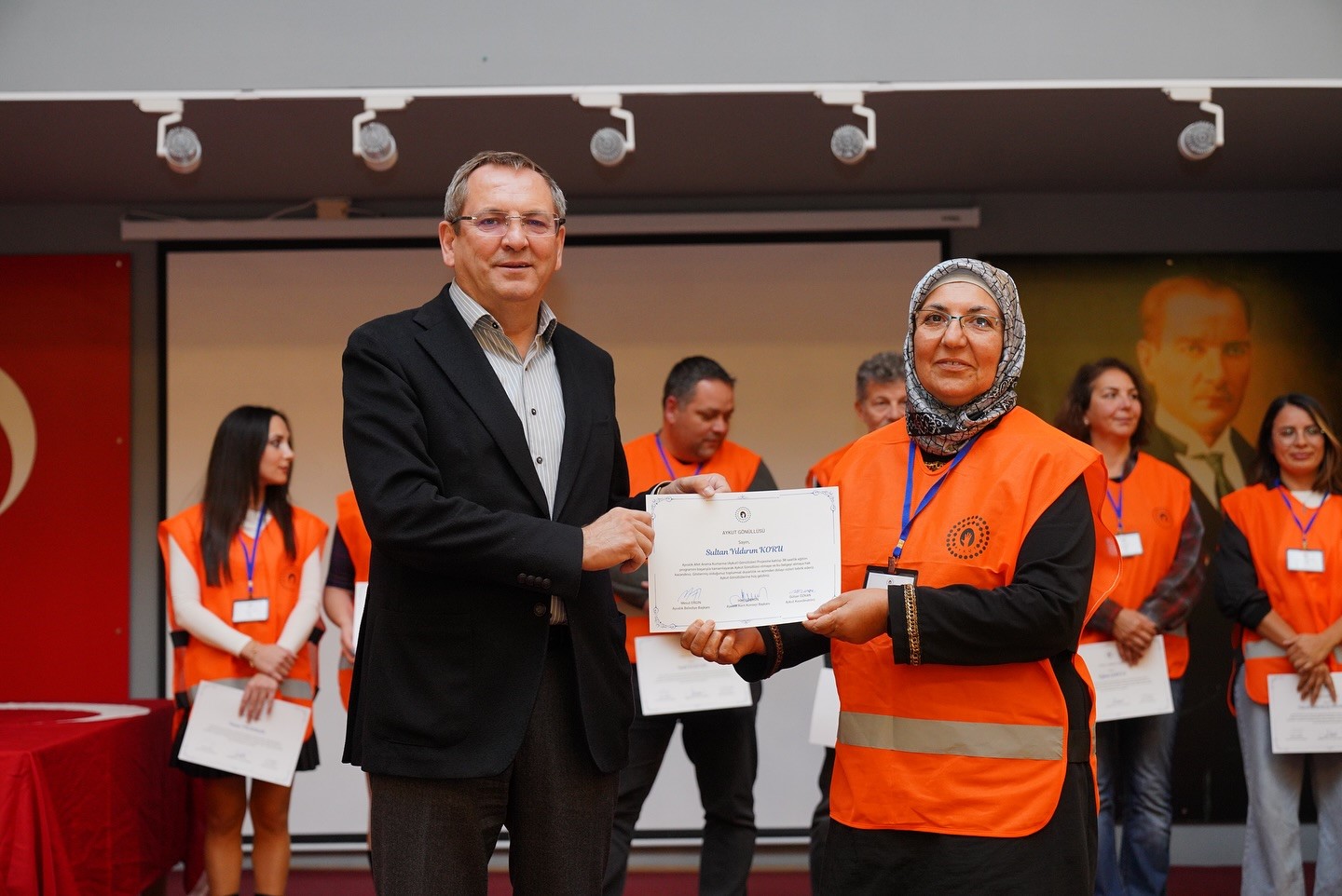 38 saatlik temel ilk yardım kursunu başarıyla tamamladılar
