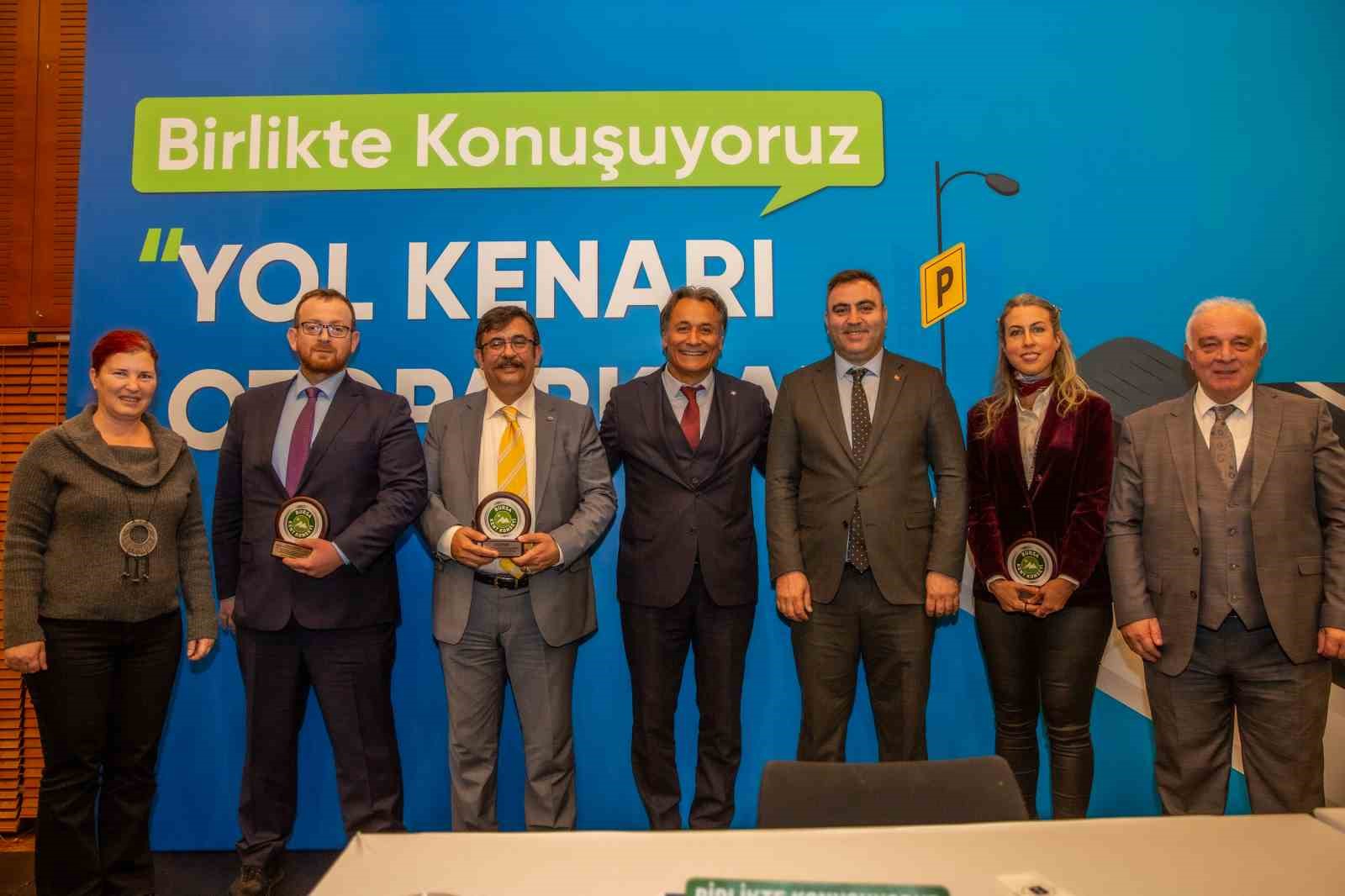 Bursa’da yol kenarı otoparklar konuşuldu
