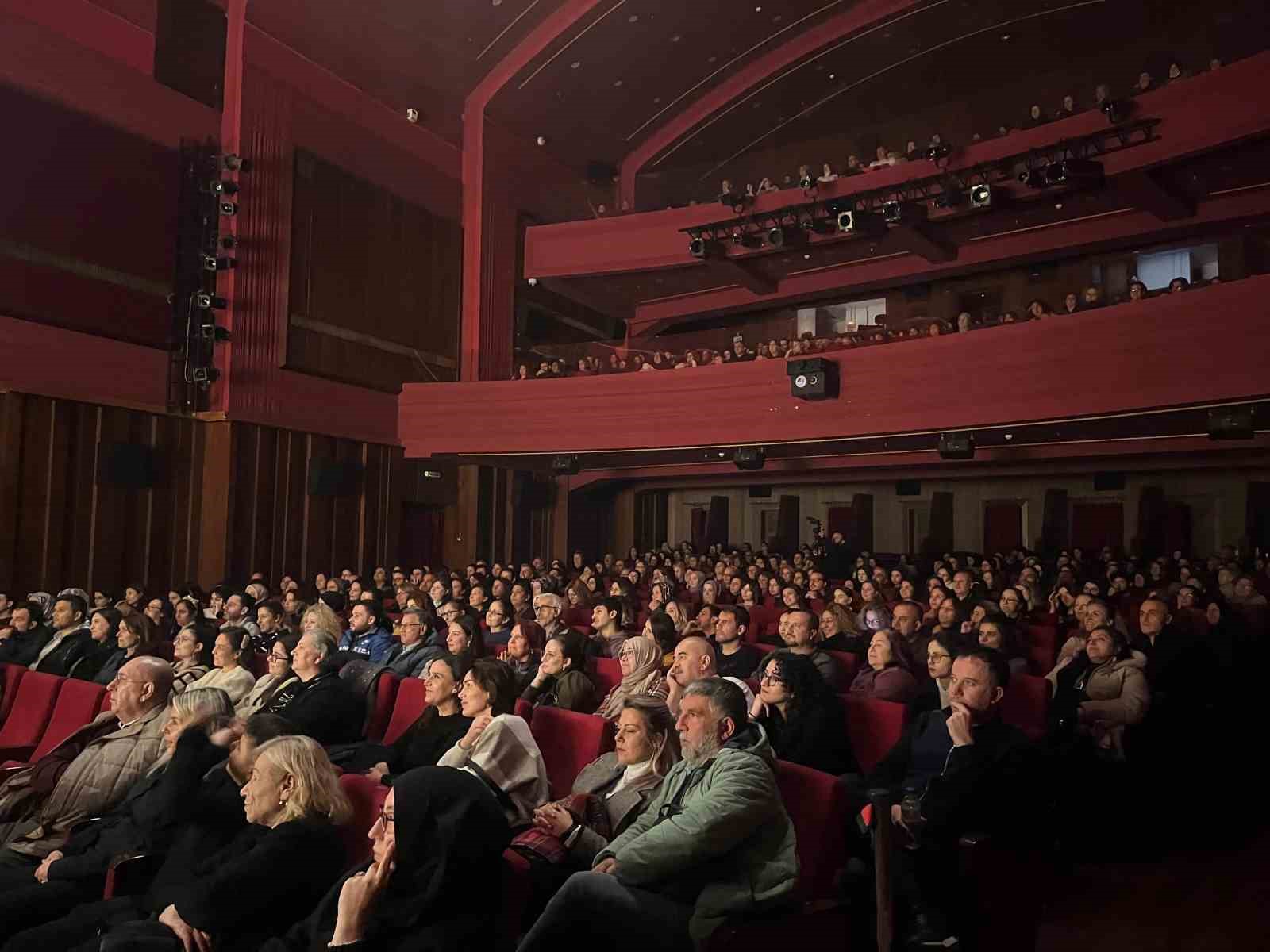 Shirley Valentine Bursa’da sahnelendi
