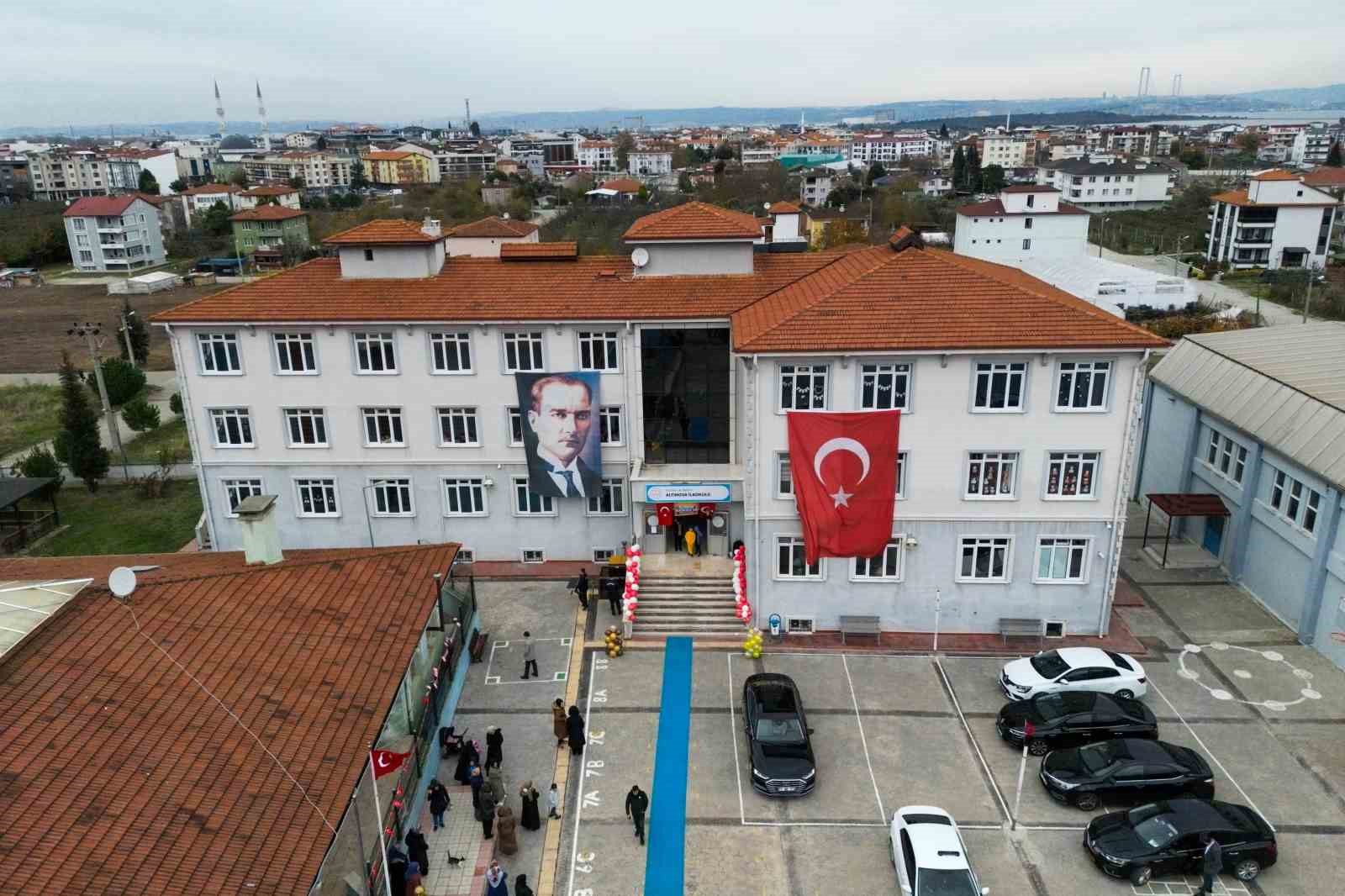 Yalova’da dönüşümleri yapılan 3 okulun açılışı yapıldı
