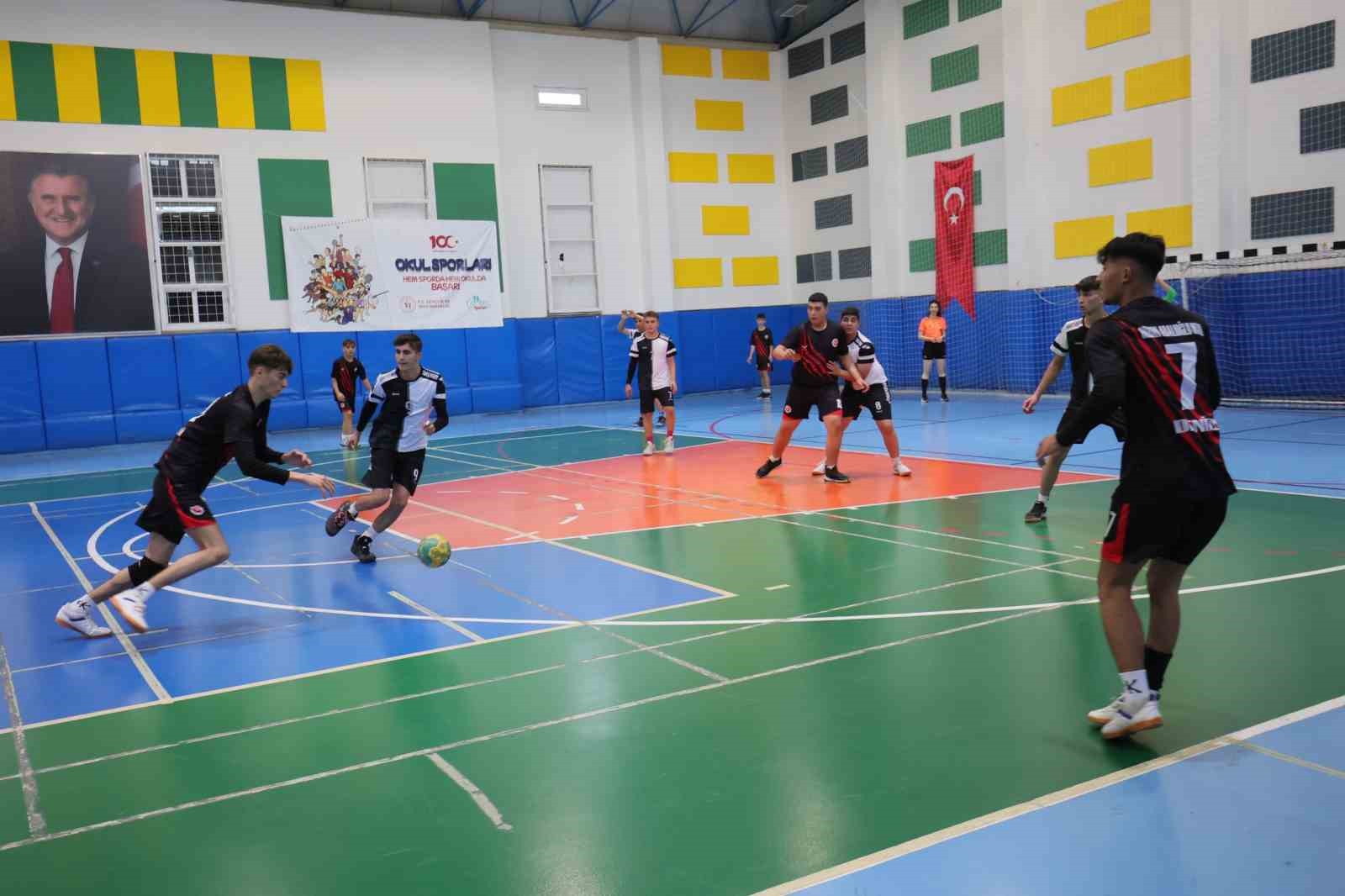 Okul sporları hentbol gençler müsabakaları sona erdi
