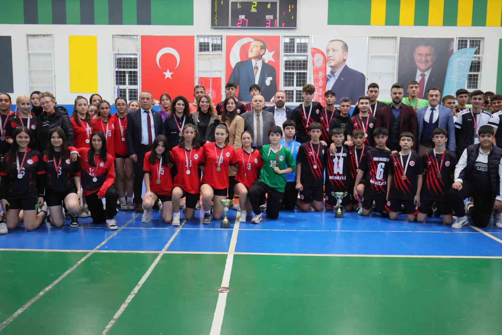 Okul sporları hentbol gençler müsabakaları sona erdi
