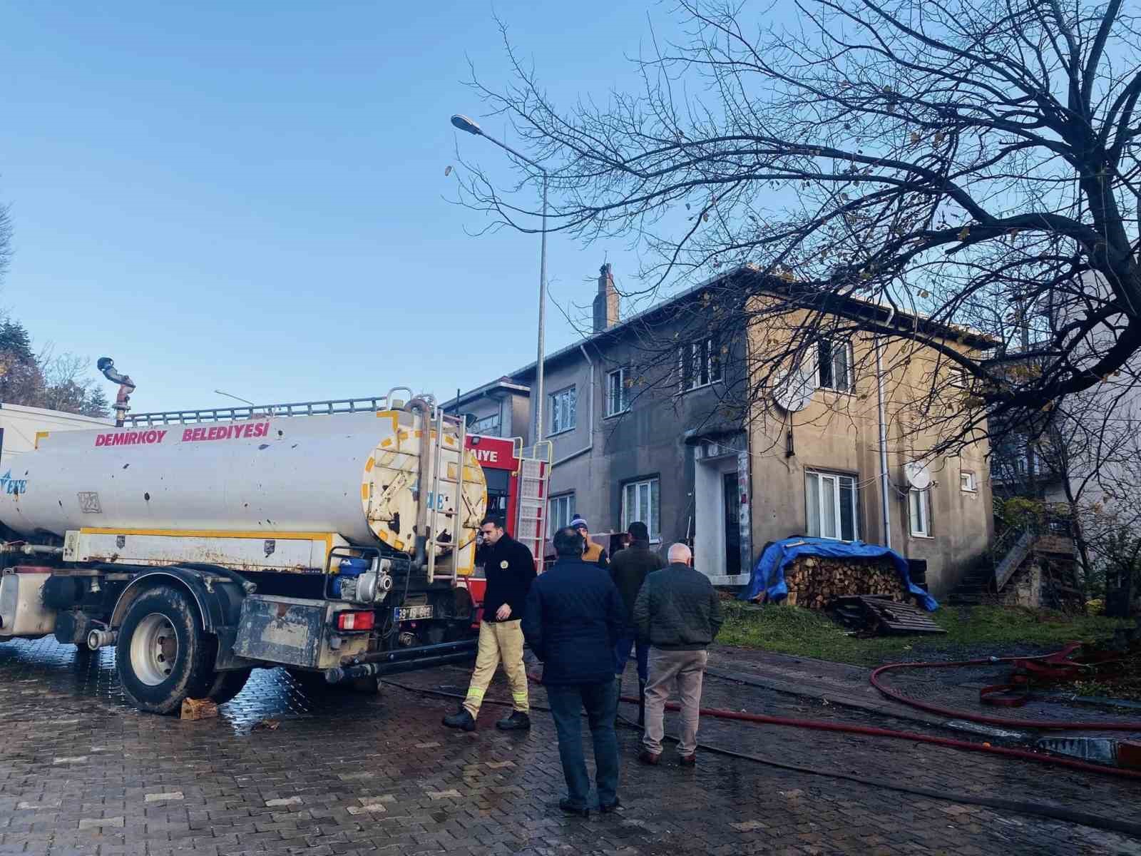 Kırklareli’nde 2 katlı evde yangın
