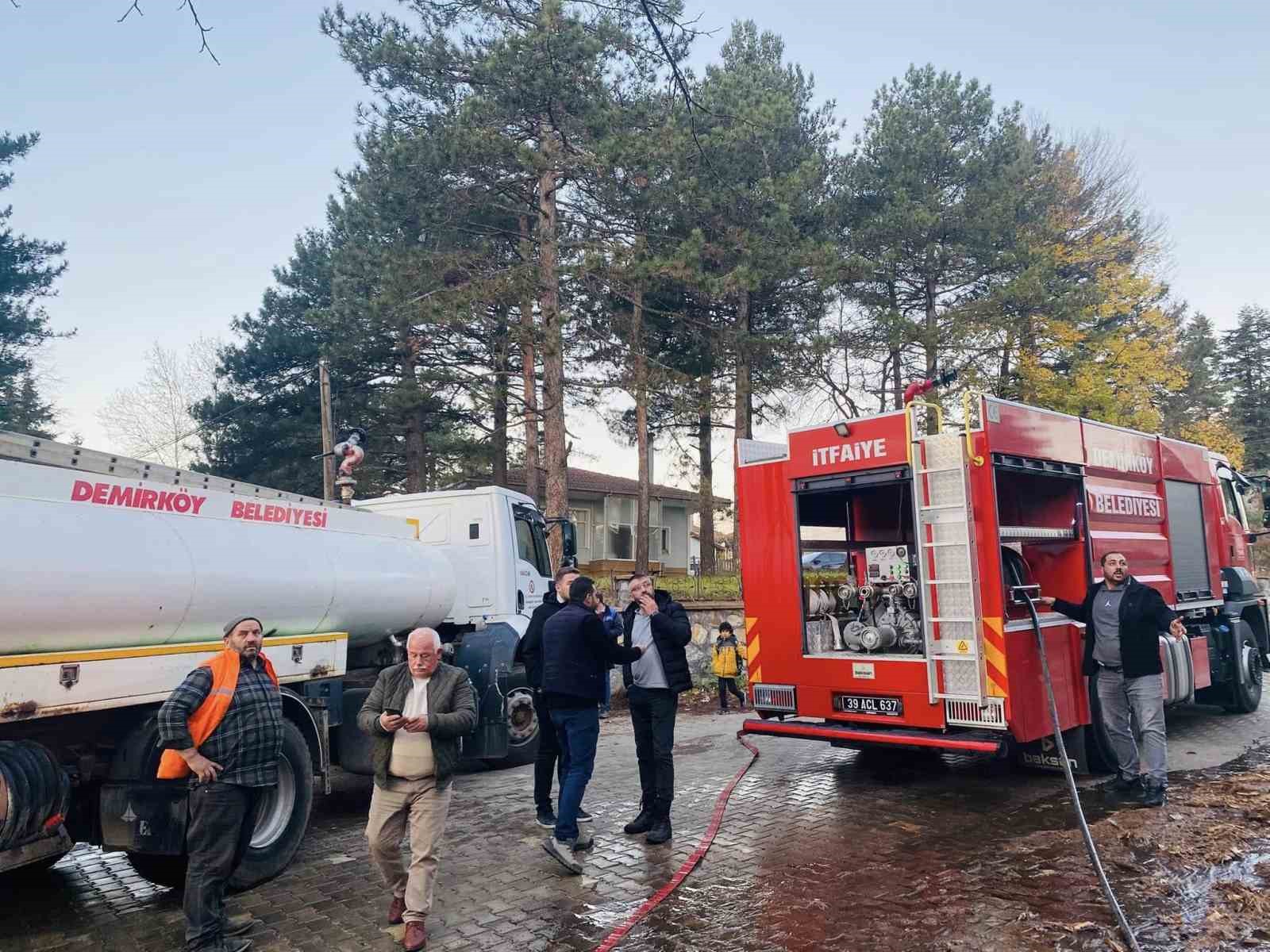 Kırklareli’nde 2 katlı evde yangın
