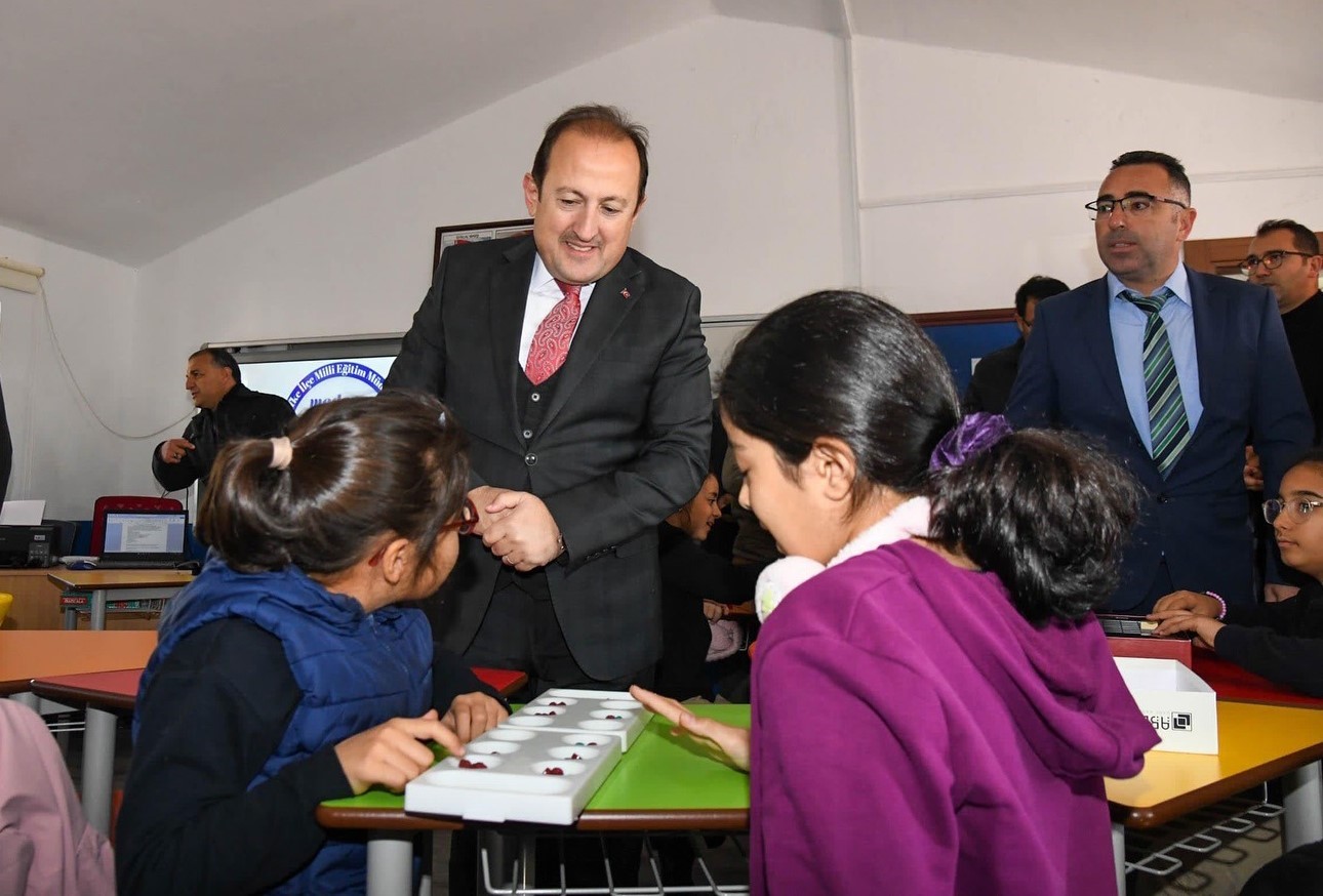 Atıl durumdaki ilkokul binası Akıl ve Zeka Oyunları Köyü’ne dönüştürüldü
