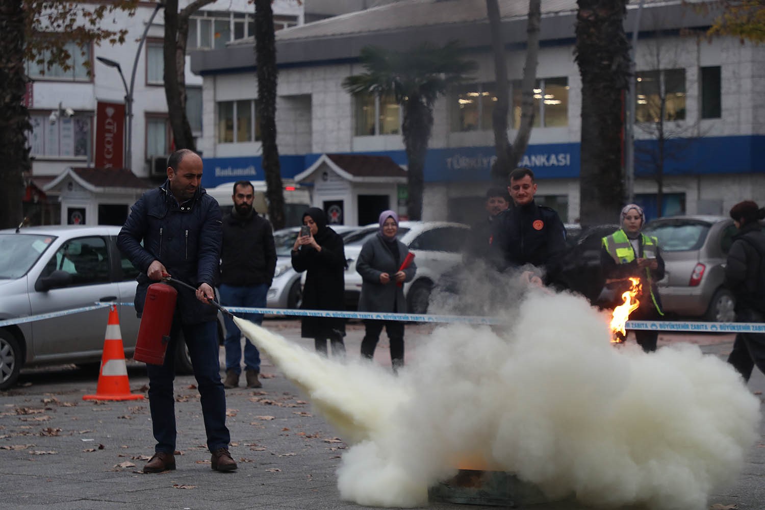 Büyükşehir ekiplerine ateşe müdahale eğitimi verildi
