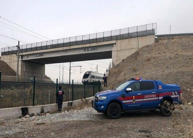 Jandarma 227 personelle 137 kilometrelik Yüksek Hızlı Tren hattını kontrol etti
