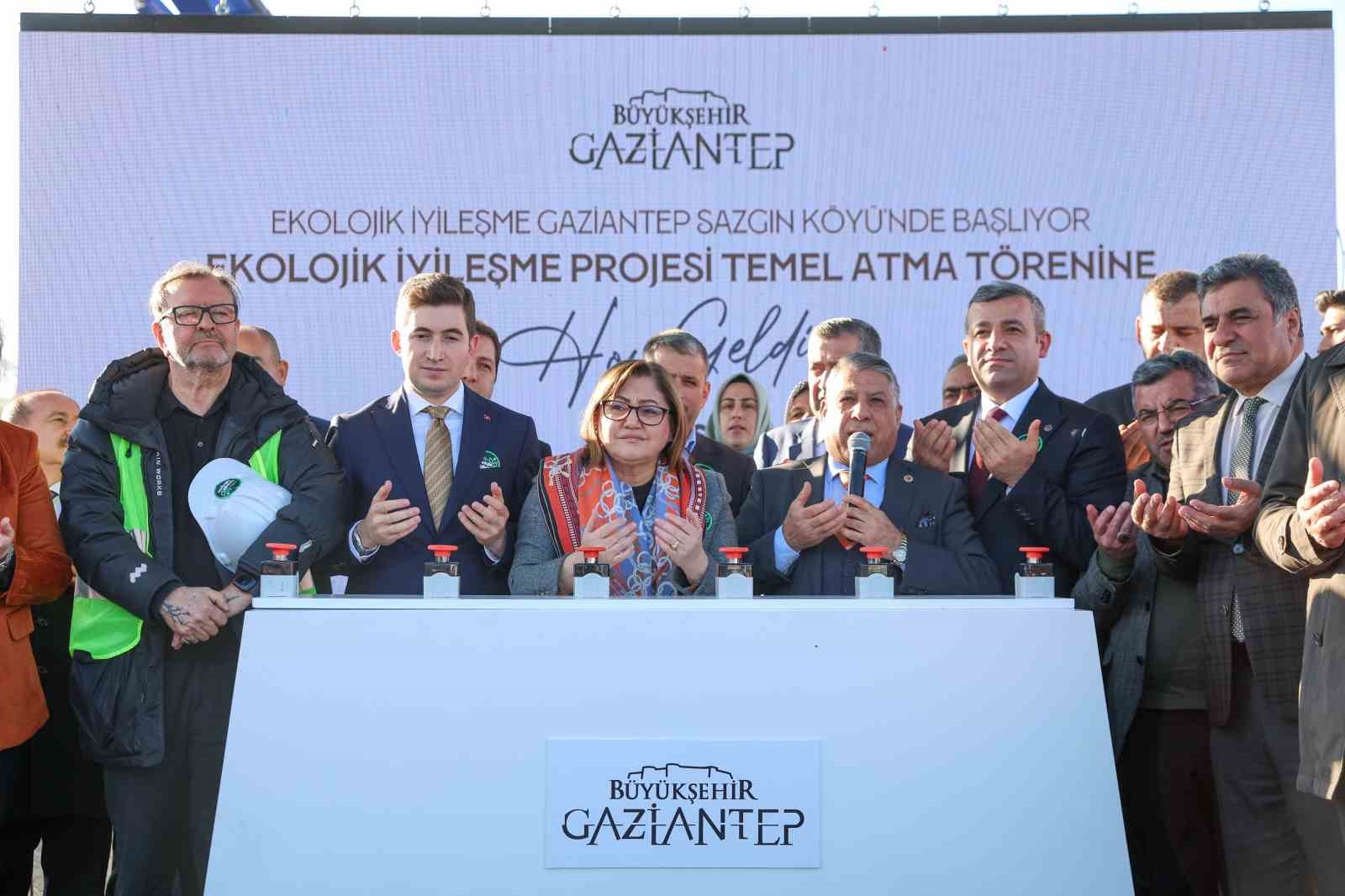 Gaziantep Büyükşehir, Sazgın Köyü Meydanı’nı yeniden tasarlıyor
