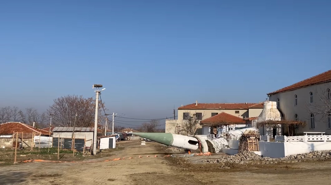 Keşan’da kontrollü şekilde yıkılan hasarlı minarenin yerine yenisi yapılacak
