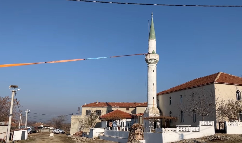 Keşan’da kontrollü şekilde yıkılan hasarlı minarenin yerine yenisi yapılacak
