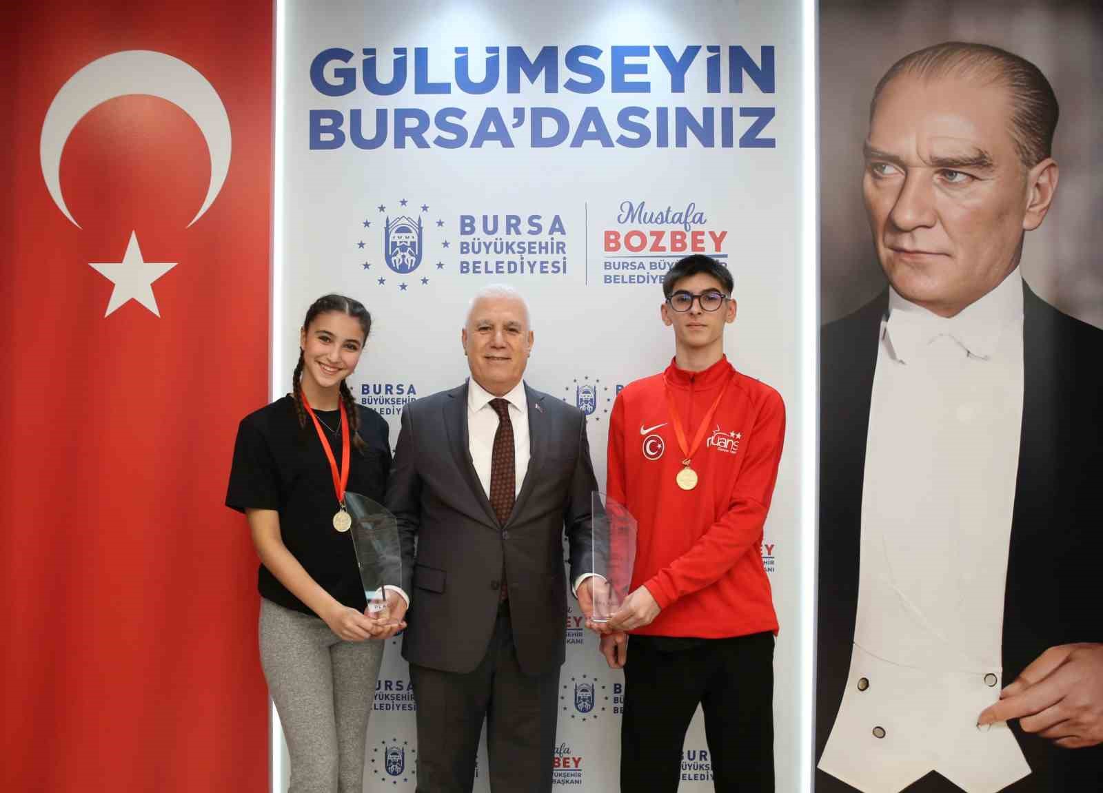 Şampiyon sporculardan Başkan Bozbey’e ziyaret
