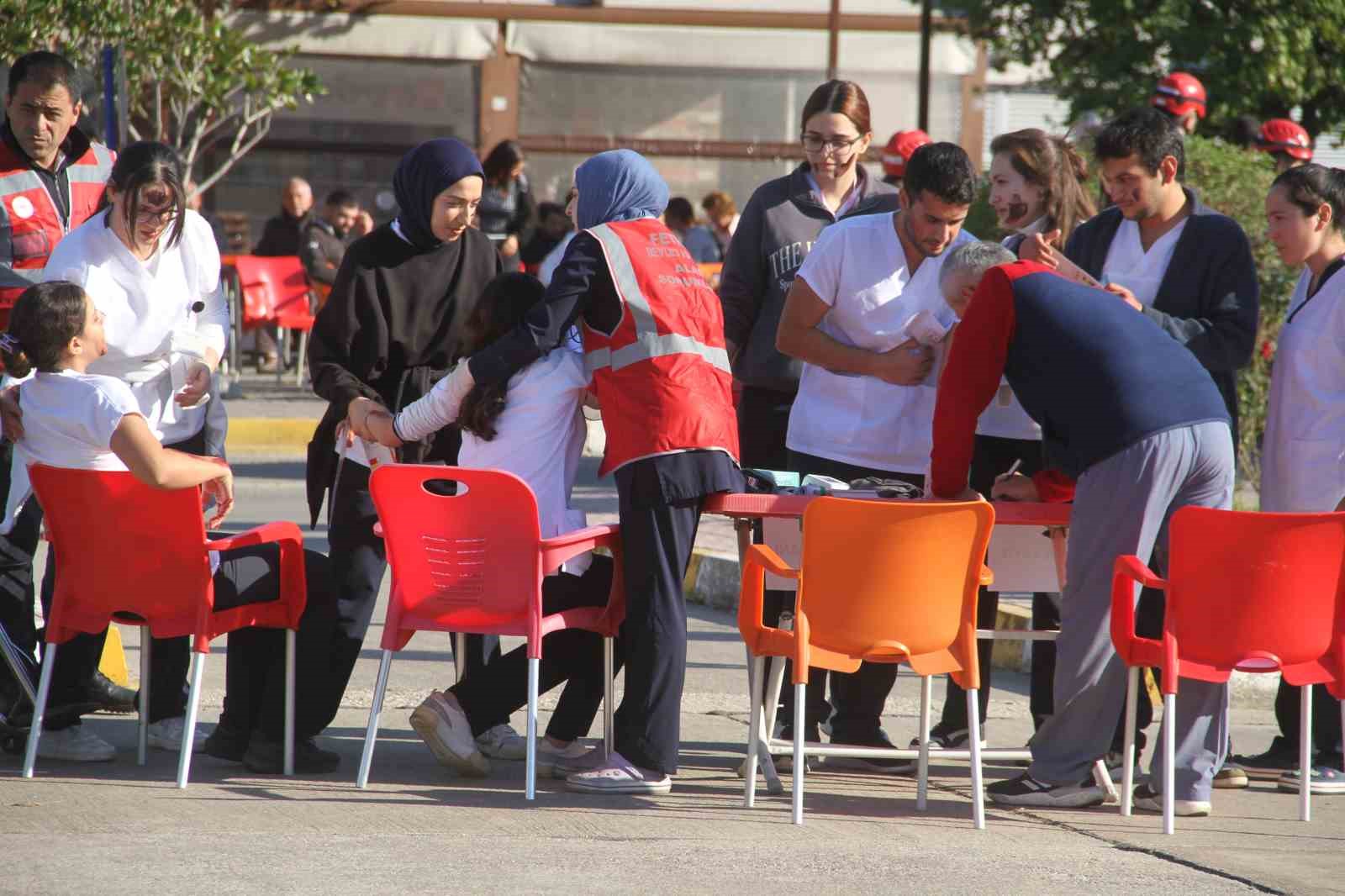 Fethiye’deki tatbikat gerçeğini aratmadı
