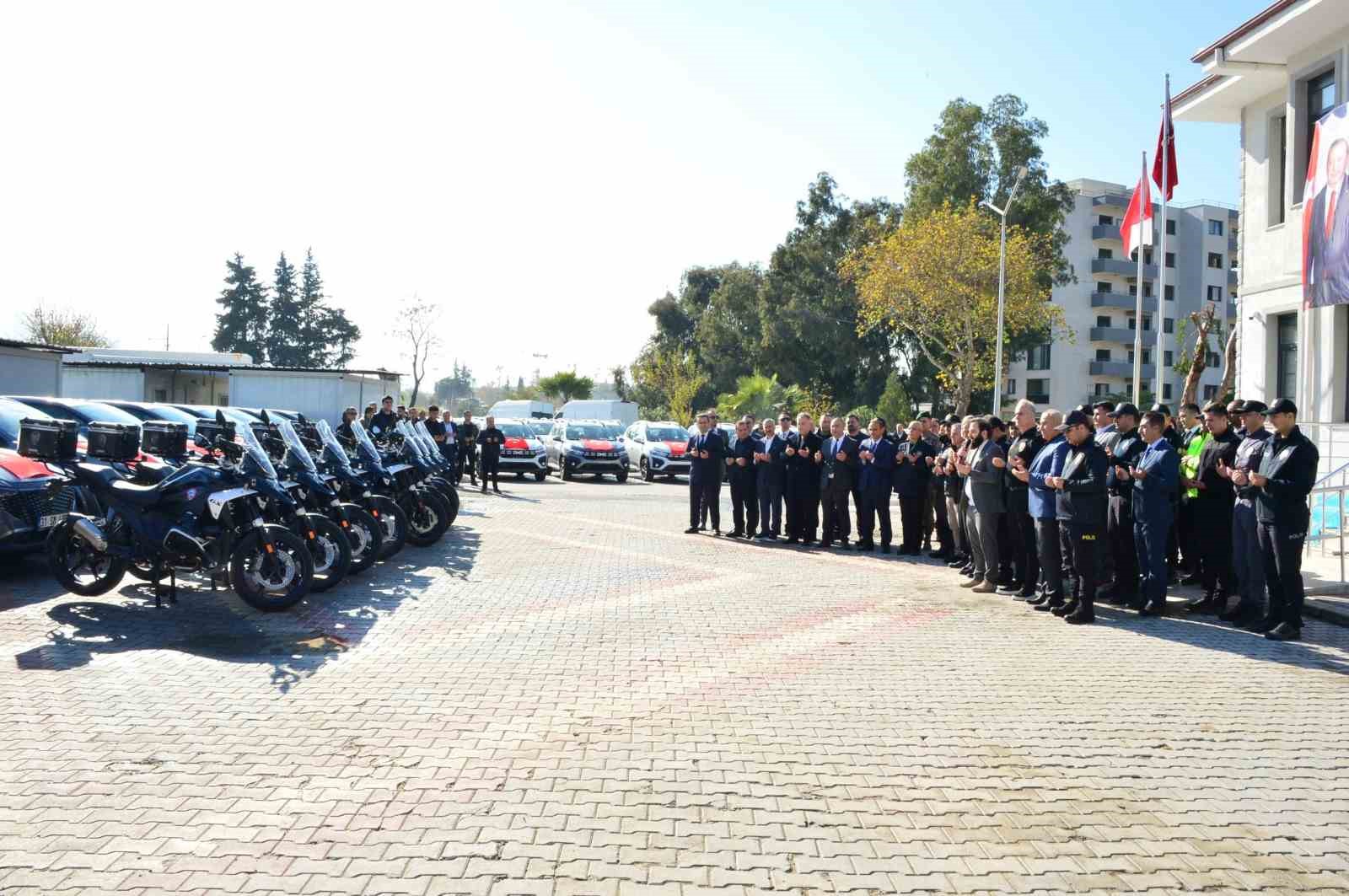 Hatay Büyükşehir Belediyesi, emniyete 100 araç hibe etti
