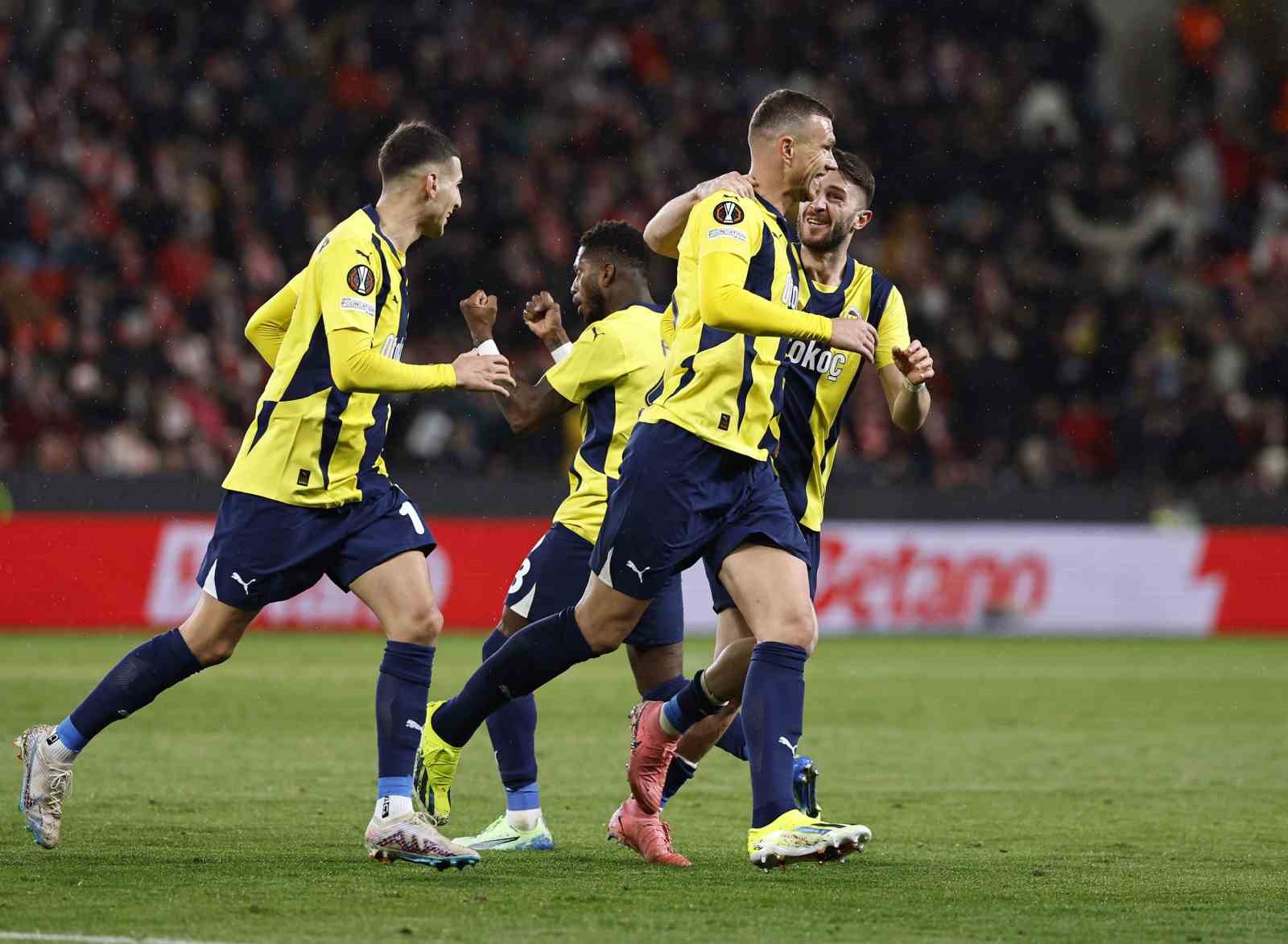 UEFA Avrupa Ligi: Slavia Prag: 1 - Fenerbahçe: 2 (Maç sonucu)
