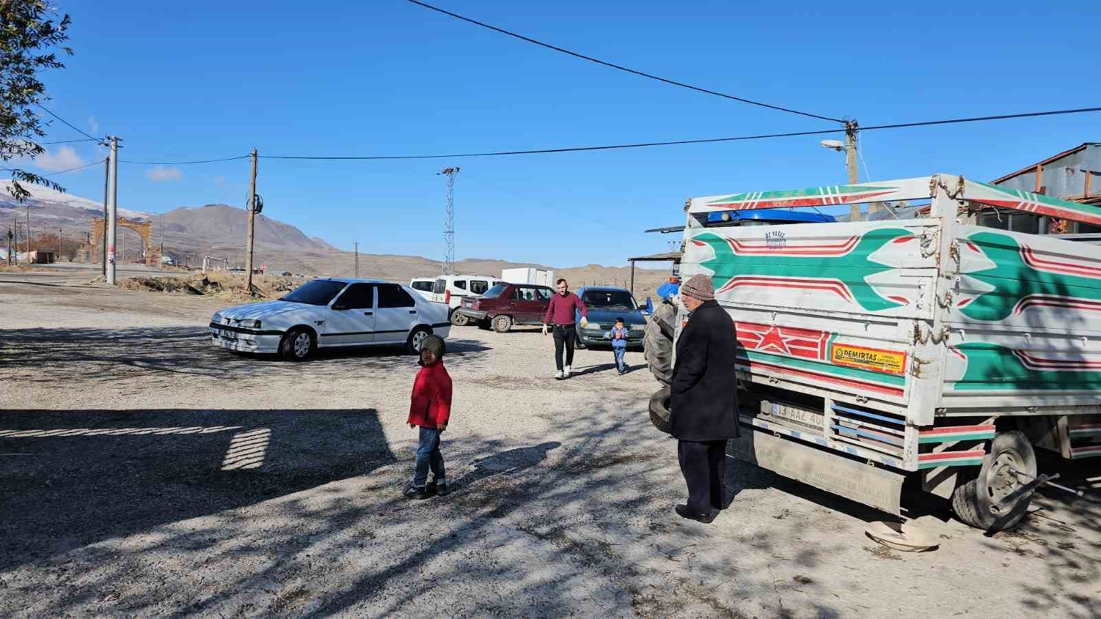 Bitlis’te lastikçilerde yoğunluk devam ediyor
