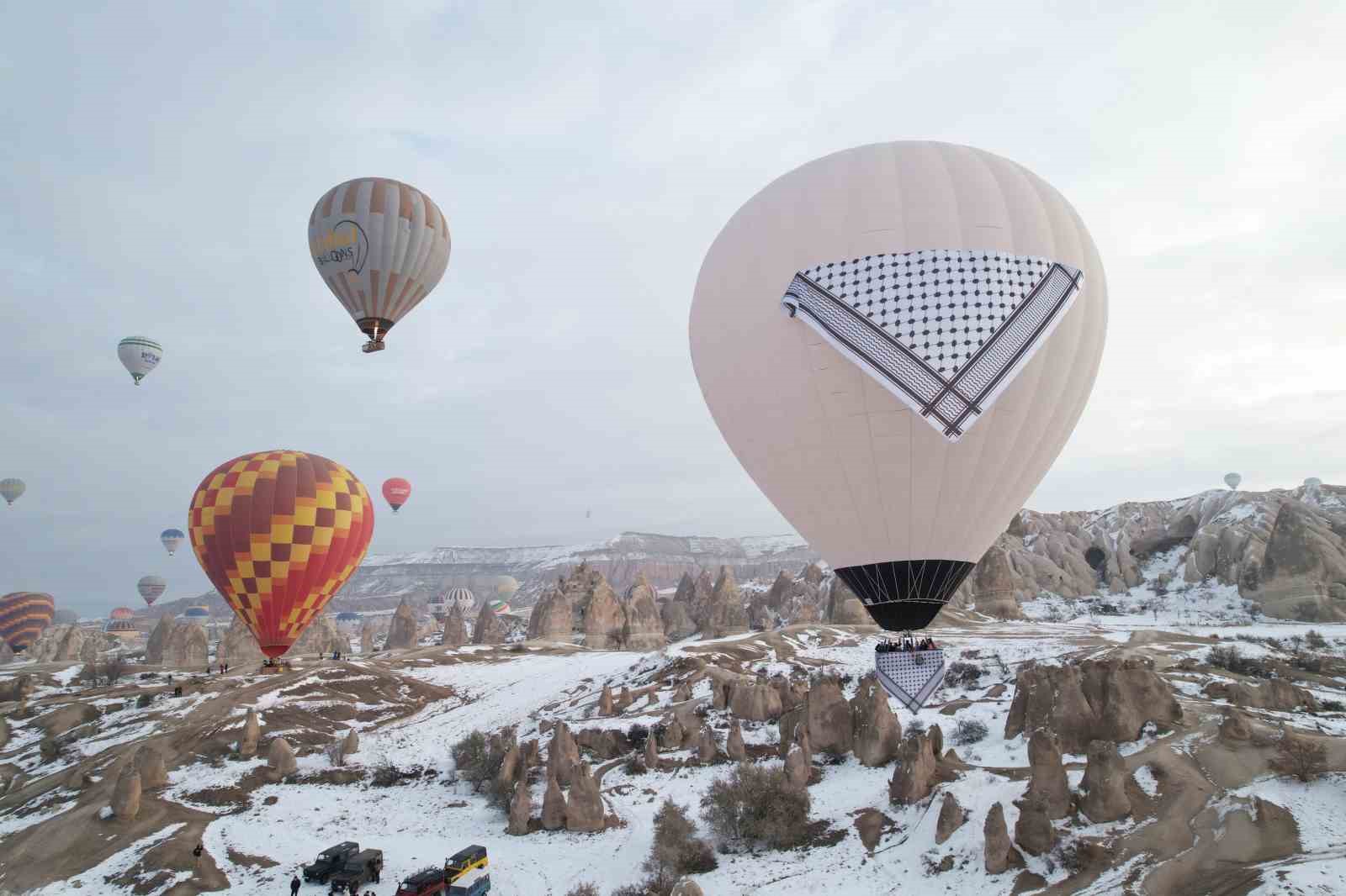 Kapadokya’da balonlar kefiye ile havalandı
