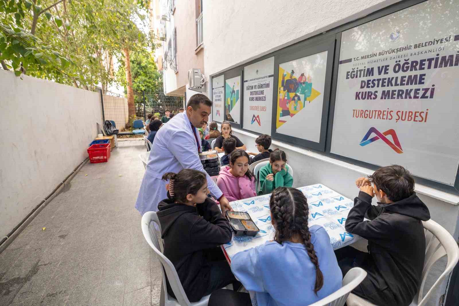 Mersin’de LGS Kurs Merkezlerinde dağıtılan yemek sayısı 50 bin pakete ulaştı
