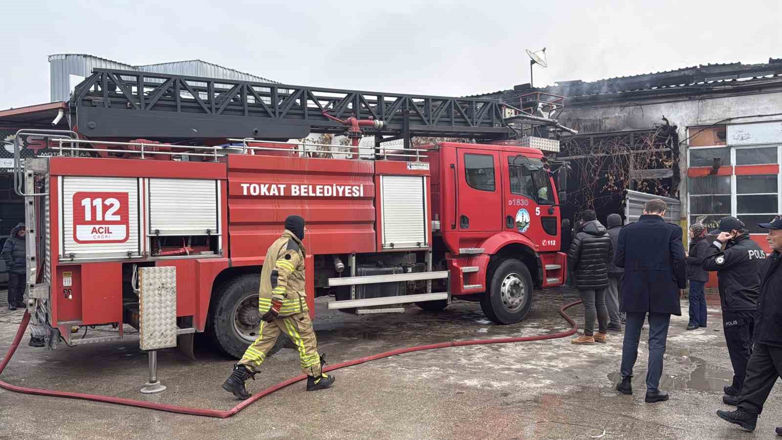 Tokat’ta kaportacı dükkanında korkutan yangın
