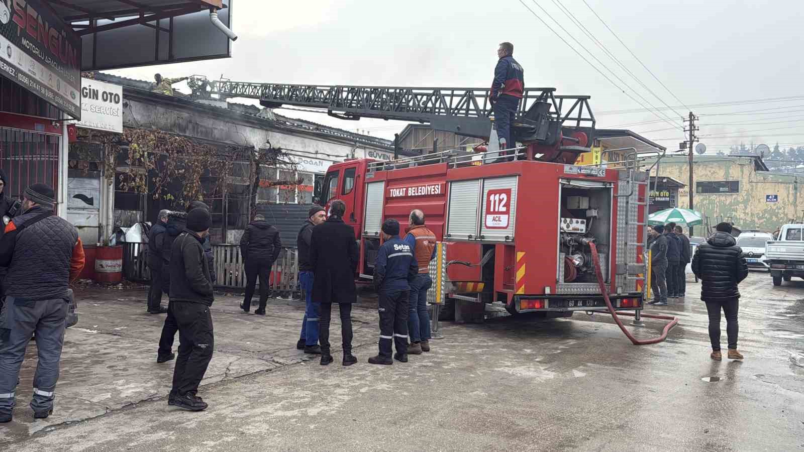 Tokat’ta kaportacı dükkanında korkutan yangın
