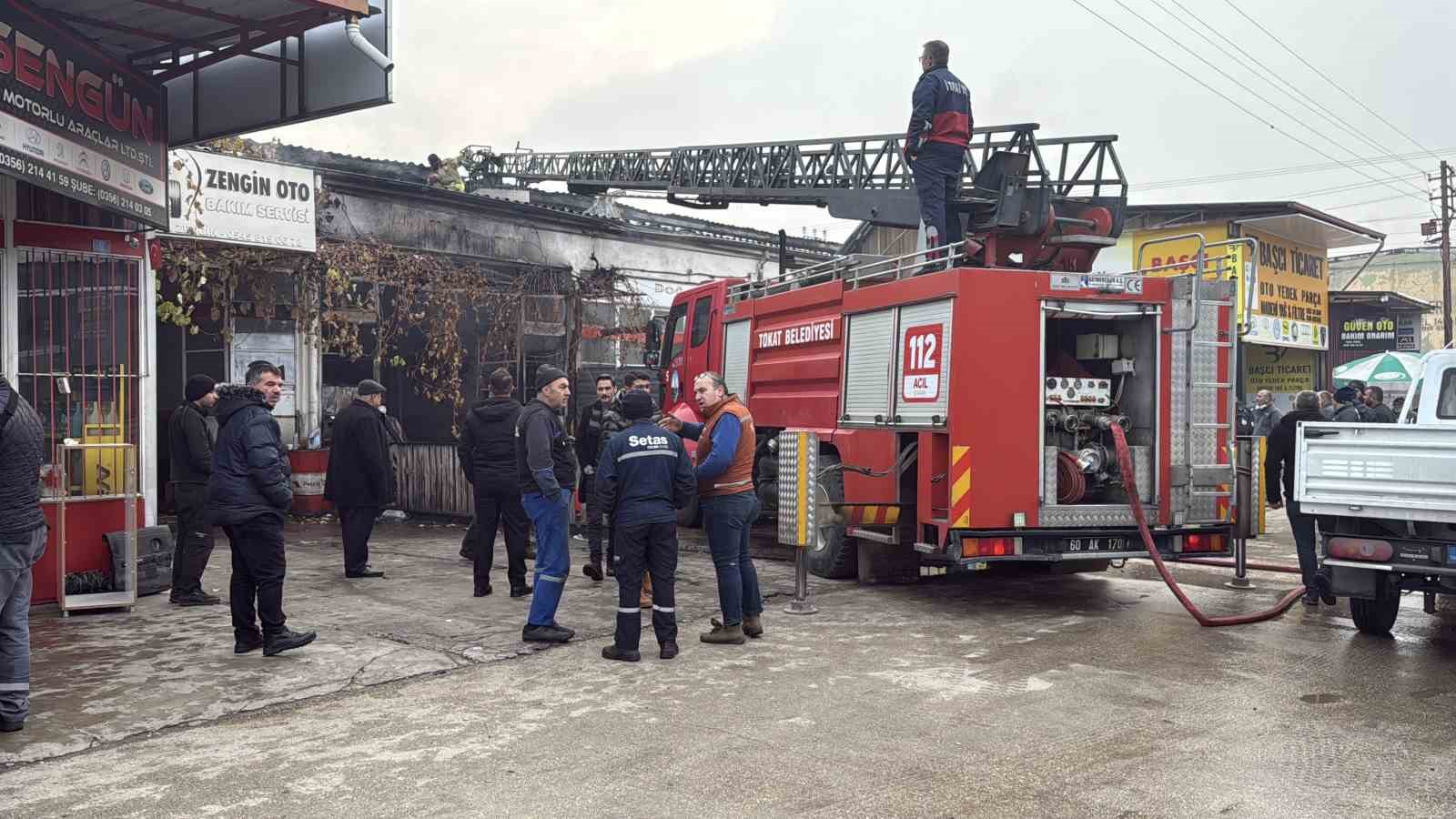 Tokat’ta kaportacı dükkanında korkutan yangın
