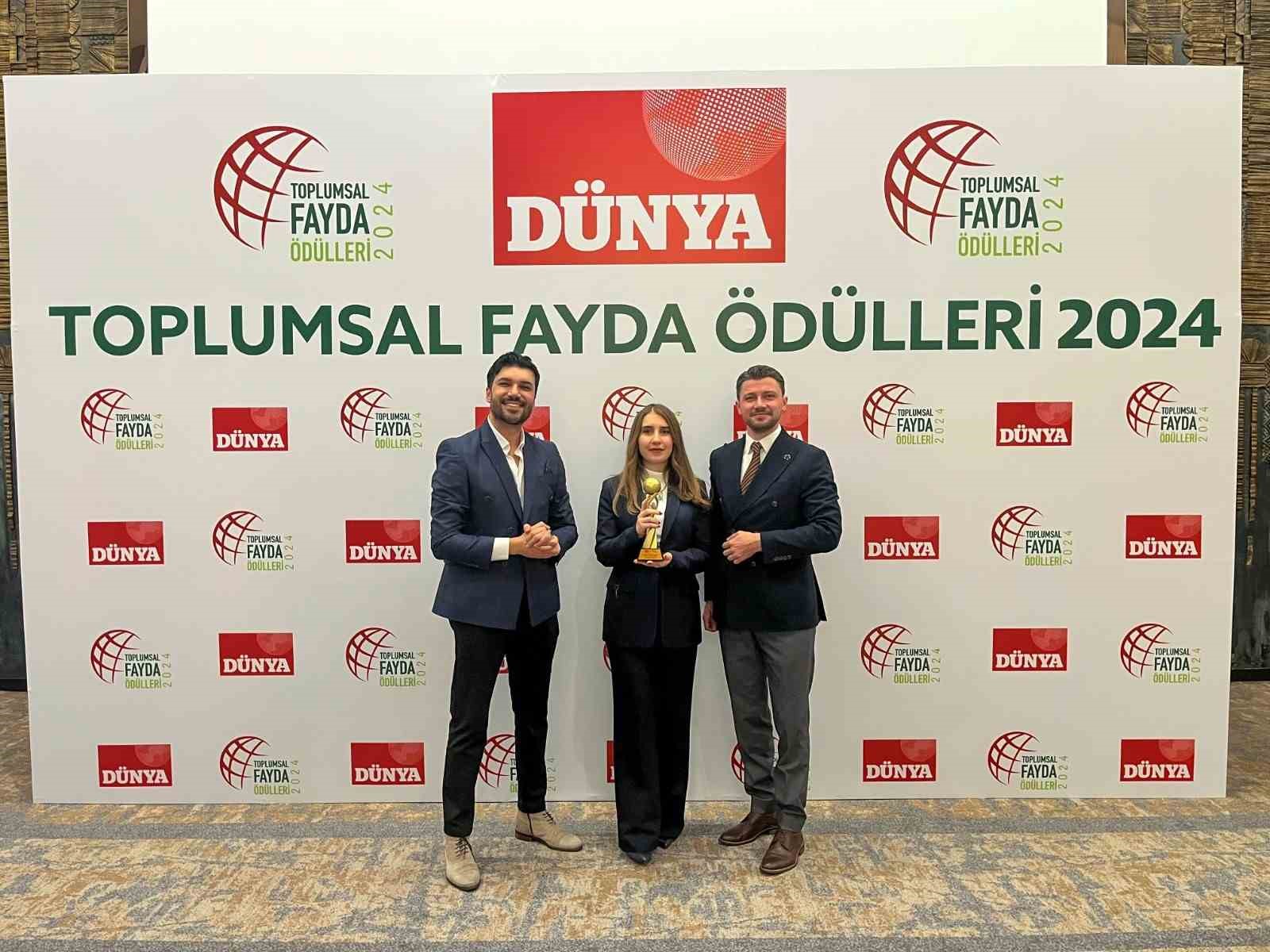 Sokak hayvanlarına destek veren projeye toplumsal fayda ödülü
