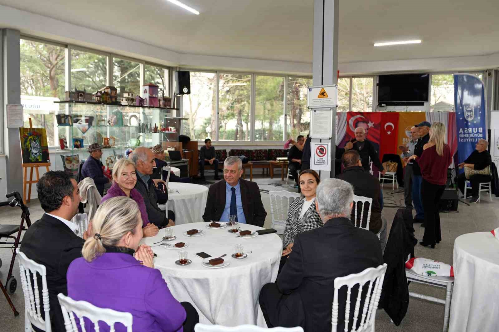 Türk Sanat Müziği Korosu, huzurevi sakinleri için söyledi
