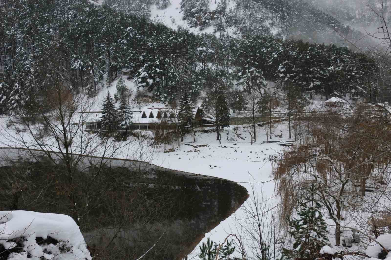 Sünnet Gölü’nde kış güzelliği
