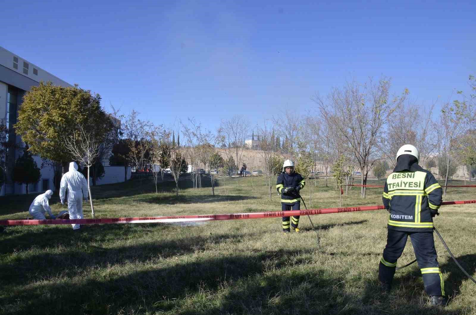 Besni Devlet Hastanesinde KBRN tatbikatı gerçeği aratmadı
