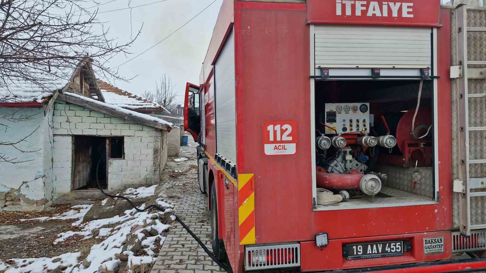 Alaca’da korkutan ev yangını
