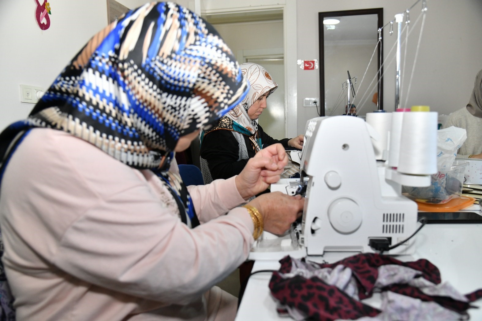 Hem meslek öğreniyorlar hem de sosyalleşiyorlar
