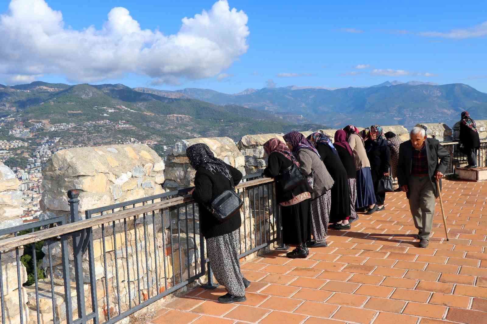 Alanya’da yaşlıların tarihi mekan heyecanı
