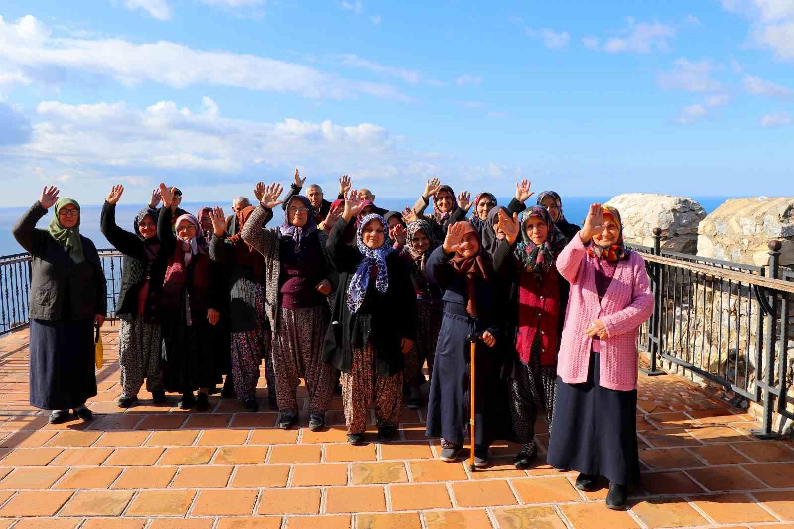 Alanya’da yaşlıların tarihi mekan heyecanı
