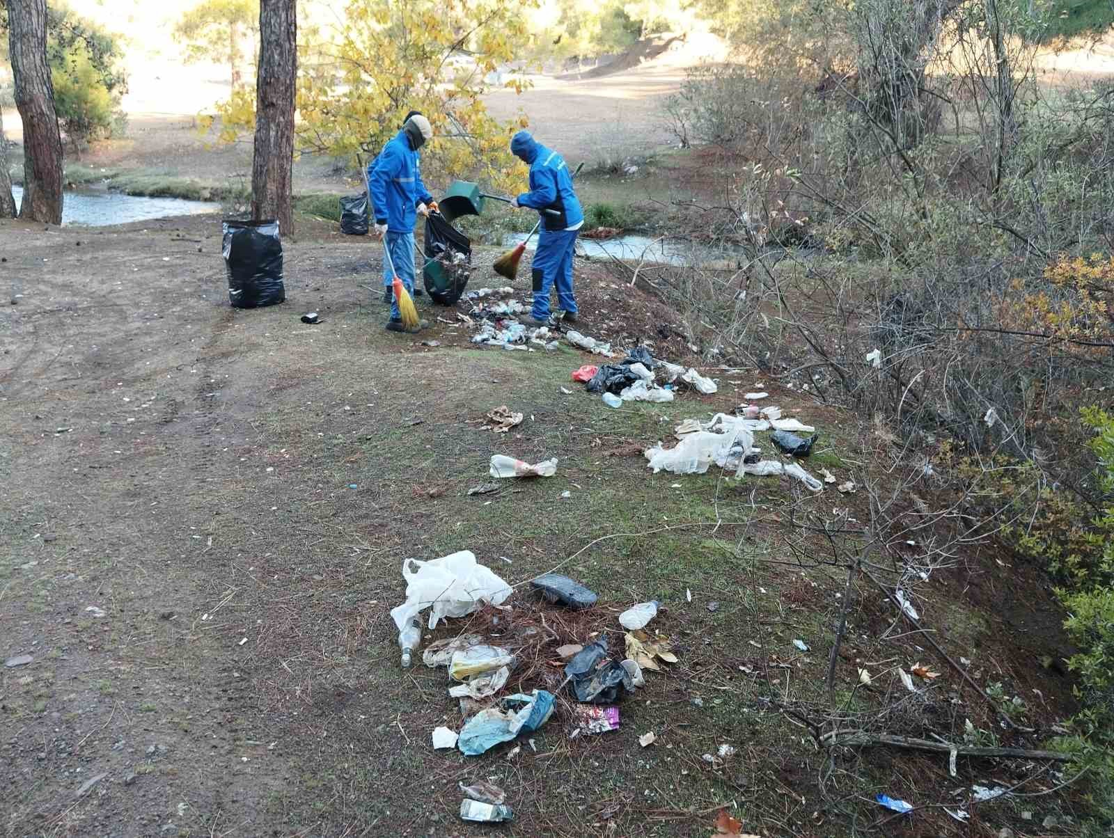 Fethiye’deki Çırpı Mesire Alanı, belediye ekiplerince temizlendi
