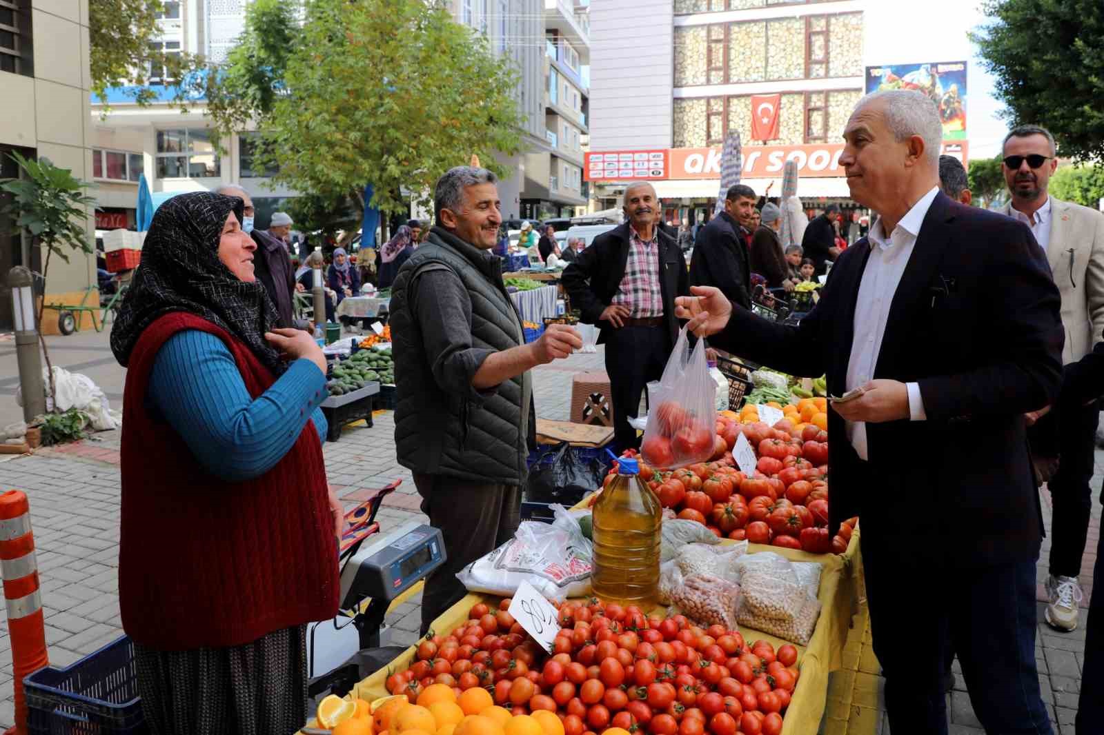 Başkan Özçelik esnafın taleplerini not aldı
