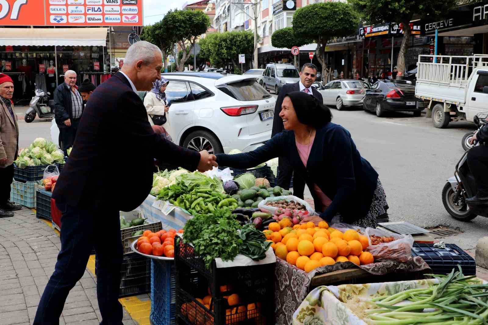 Başkan Özçelik esnafın taleplerini not aldı
