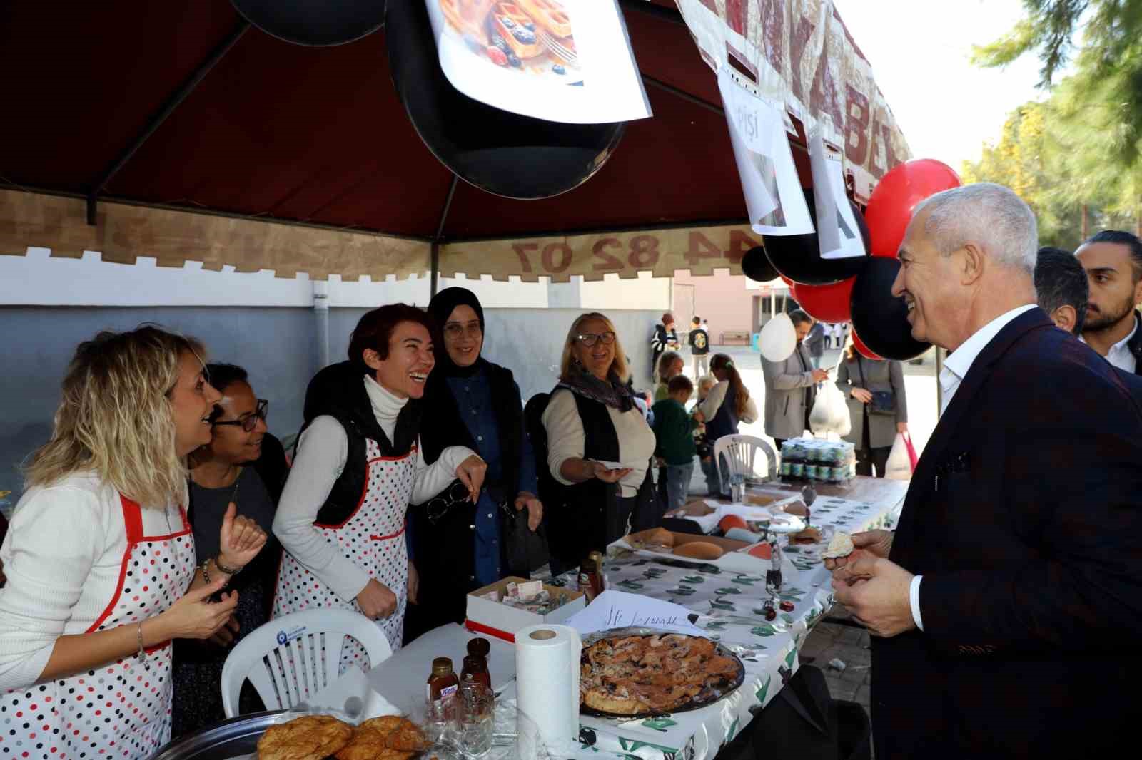 Başkan Özçelik esnafın taleplerini not aldı
