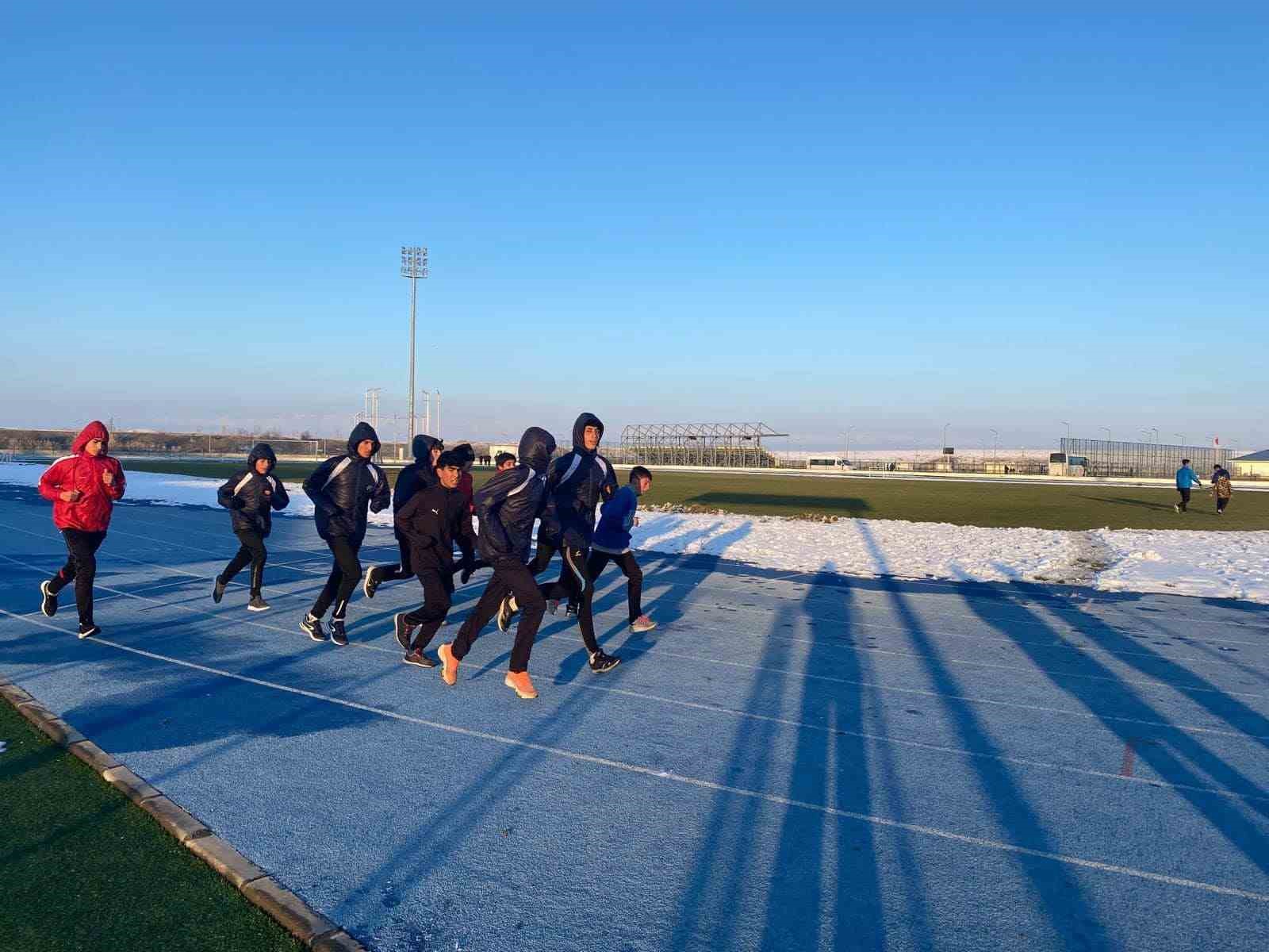 Muş’ta soğuk hava bile sporcuları durdurmadı
