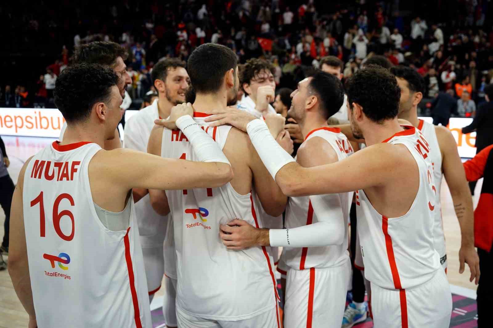 FIBA dünya sıralamasında 12 Dev Adam’ın yeri değişmedi
