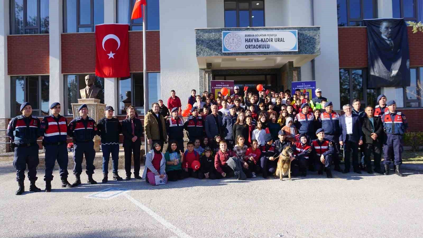 Minik öğrenciler jandarma teşkilatıyla tanıştı
