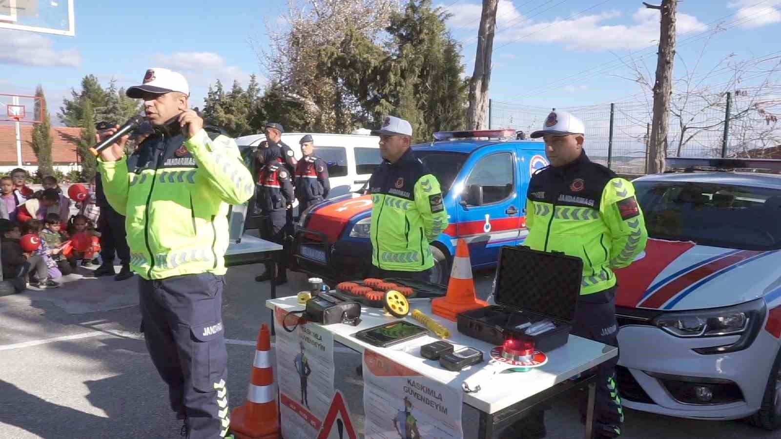 Minik öğrenciler jandarma teşkilatıyla tanıştı
