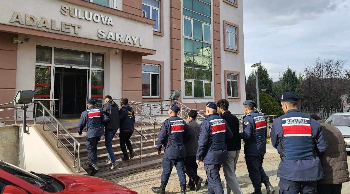 Amasya’da depodan fore kazık hırsızlığına tutuklama
