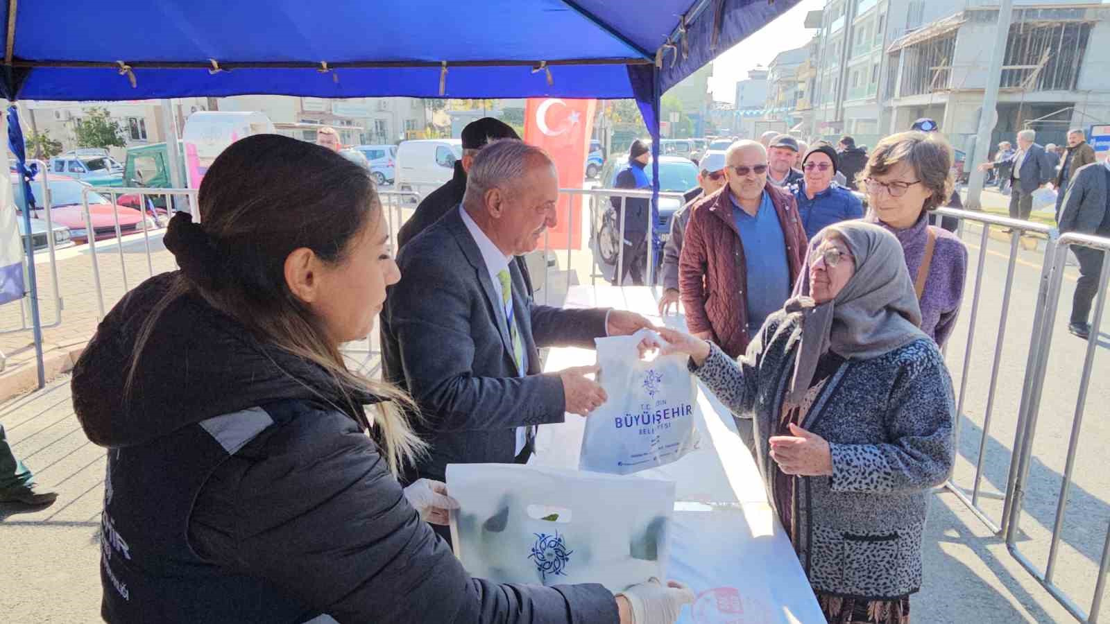 Aydın BŞB Sultanhisar’da 15 bin adet fide dağıttı
